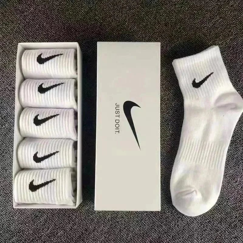 Pack Jogging Nike + 3 Paires de Chaussettes