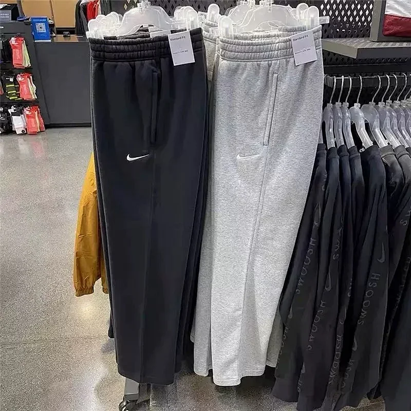 Pack Jogging Nike + 3 Paires de Chaussettes